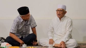 Dikunjungi Capres PDIP Ganjar Pranowo, Kelakar Gus Mus: Cawapresnya Saya Saja