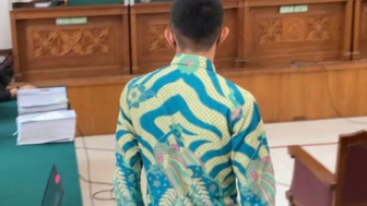 Gaya Necis Mario Dandy Saat Sidang Penganiayaan David Ozora, Pakai Batik Motif Burung Merak, Berapa Harganya?