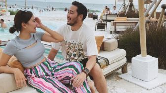 Jeje Govinda Beberes hingga Sikat Wastafel, Syahnaz Asyik Ngadem di Ruangan AC, Netizen Geram: Durhaka Sama Suami!