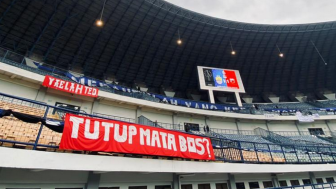 Detik-detik Bobotoh Angkat Kaki dari Stadion GBLA Sebelum Laga Persib Berakhir: Tutup Mata Bos?