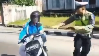 Viral Aksi Pelajar Hindari Razia Polisi Hingga Nyawa Nyaris Melayang