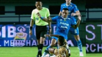 Lagi dan Lagi, Wasit Liga 2 Diduga Curang, Semen Padang Rugi Banyak Saat Melawan Sriwijaya FC