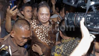 Ricuh Usai Pemeriksaan Airlangga di Kejagung, Sang Pengawal Ancam Tembak Wartawan