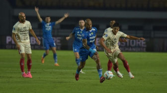 Laga Panas Persib vs PSIS, Babak Pertama Muhammad Luthfi Kamal Langsung Dapat Kartu Merah