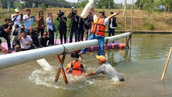 Dihantam Pak RT hingga Tercebur ke Waduk Saat Lomba 17 Agustus, Anies Baswedan Kasih Respon Menohok