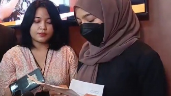 Terungkap, Ini Sosok Pria yang Ada di Konten Oklin Fia Jilat Es Krim, Profesinya Ternyata...