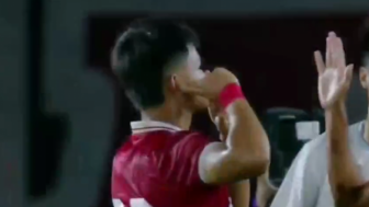 Gestur Hokky Caraka Jadi Gunjingan, Siapa yang Ia Sindir? Bakal Kena Sanksi oleh Shin Tae-yong?