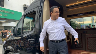 Jadi Capres Termiskin, Anies Baswedan Datang ke RSPAD Naik Minibus Seharga Rp1 Miliar, Mobil Milik Siapa?