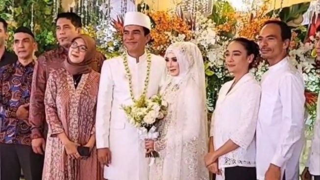 Mendadak Nikah dengan Anne Kurniasih, Teddy Syah Takut Keburu Diambil Orang