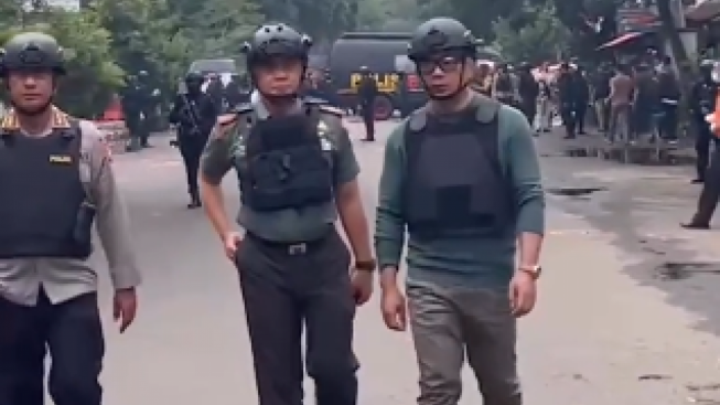 Ledakan Bom Bunuh Diri di Halaman Polsek Astanaanyar, Ridwan Kamil Langsung Dekati Lokasi Sumber Suara