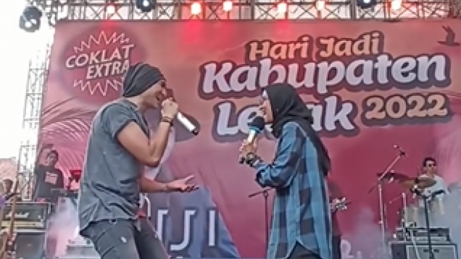 Duet dengan Anji Lagu Dia, Ekspresi Iti Octavia Jayabaya Dalam Banget: Bupati Lebak Memang Rock N Roll