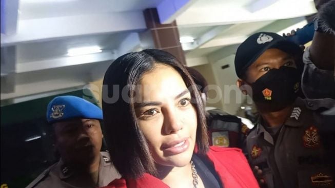 Kondisi Kesehatan Nikita Mirzani Semakin Parah, Fitri Salhuteru Semprot Dito Mahendra: Banyak Kejanggalan Kasus Hukum