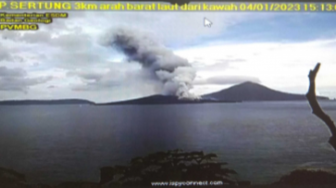 Gunung Anak Krakatau Meletus, Nelayan dan Wisatawan Dilarang Mendekat Dalam Radius 5 Kilometer!