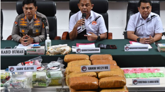 Polisi Bongkar Status Hubungan Perempuan Inisial R dan Kombes YBK, Ternyata..