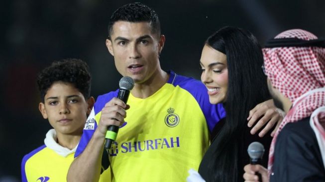 Cristiano Ronaldo Sujud Syukur Usai Cetak Gol, Sinyal Bakal Mualaf?