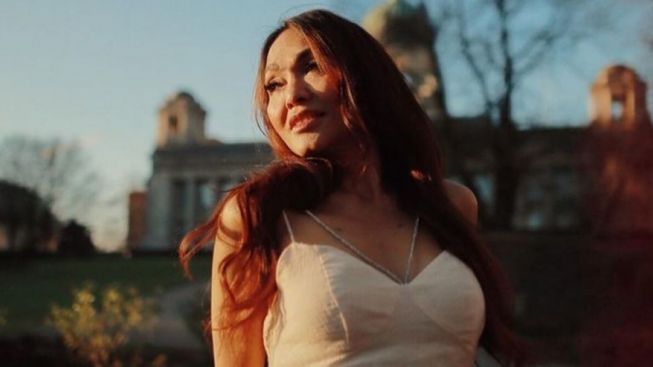 Ternyata Ini Alasan Bunda Corla Pilih Luna Maya daripada Syahrini