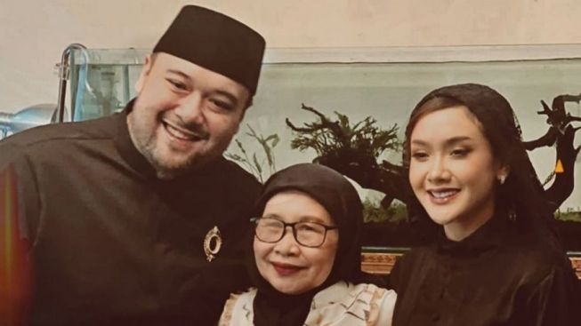 Disebut Nikah Siri Sama Didi Mahardika, Cita Citata Pamer Buku Nikah, Netizen: Cuma Karena Uang