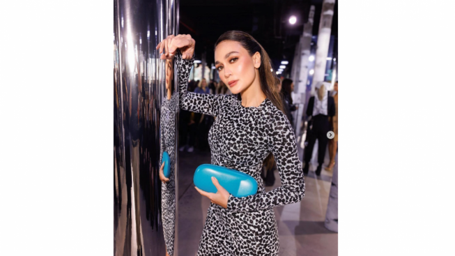 Tampil di New York Fashion Week, Luna Maya Dibilang Mirip Bunda Corla: Bandit Bodynya