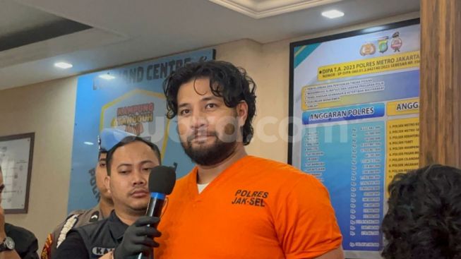 Dituntut 1 Tahun Penjara Kasus Narkoba, Ammar Zoni Tak Kuasa Bendung Tangis