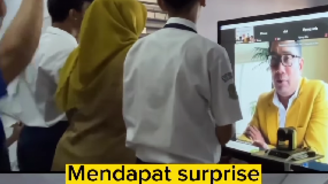 Viral Guru Dipecat karena Komentarnya Kurang Sopan, Publik Nilai Ridwan Kamil Juga Sama Saja