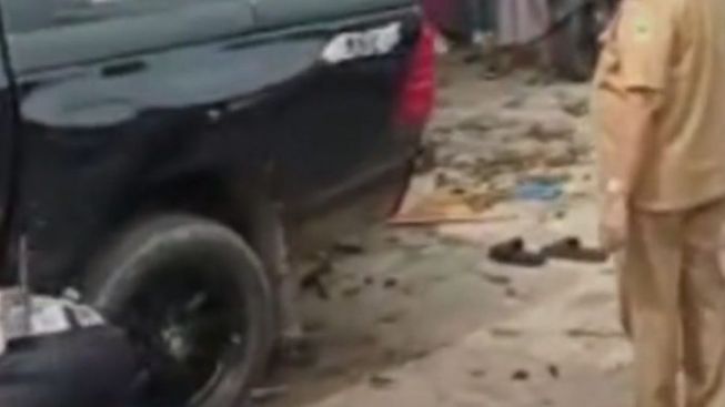 Alami Kecelakaan Maut, Bupati Kuningan Acep Purnama Ikut Evakuasi Korban Meninggal Dunia