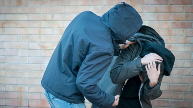 Tolong! Juru Parkir di Pangkal Pinang Dikeroyok Preman, Anak Korban Histeris Lihat Sang Ayah Terkapar