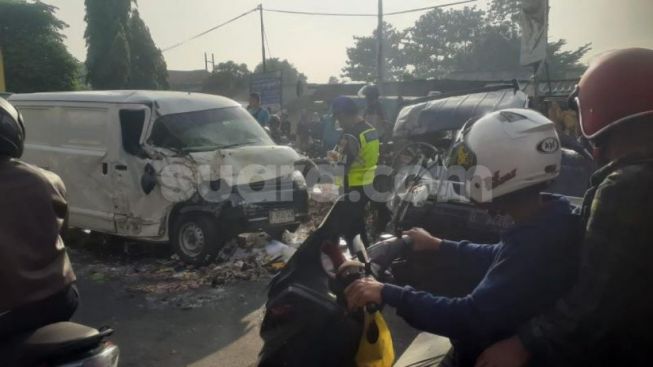 Dicari Sopir Honda Mobilio yang Jadi Pemicu Tabrakan Beruntun di Depok, Ada Korban 6 Orang