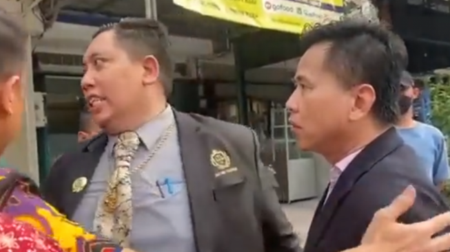 Viral Video Ketua RT Riang Dituding Berperilaku Rasial, Ucap Kata Orang Pribumi dan Wong Kito Galo
