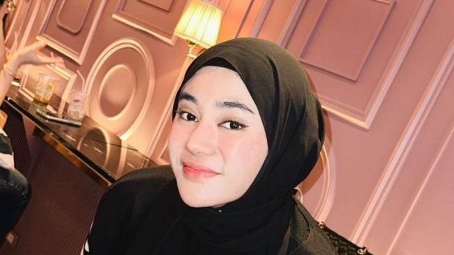 Perdana Umrah Usai Mualaf, Clara Shinta: Terharu Jadi Salah Satu Tamu Allah