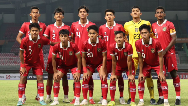 Bukan di JIS Pembukaan Piala Dunia U-17 Pindah ke Stadion Gelora Bung Tomo,  Bung Towel: Sepak Bola Bercampur...