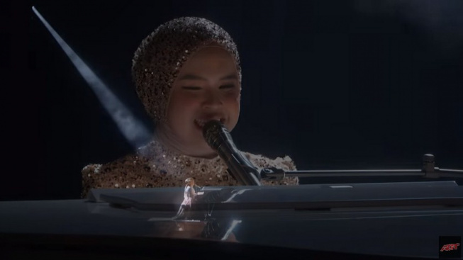 Puja-puji Penampilan Putri Ariani di Semifinal AGT 2023, Simon Cowell sampai Speechless