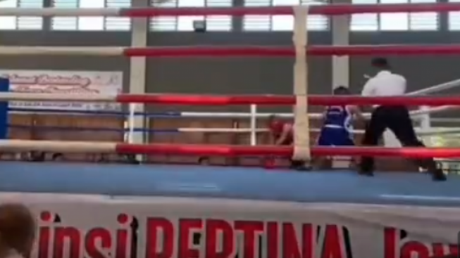Innalillahi! Detik-detik Petinju 15 Tahun Asal Bondowoso Tewas di Atas Ring