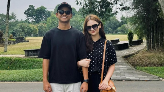 Cantiknya Pacar Hokky Caraka, Wajahnya Mempesona Seperti Bule Arab