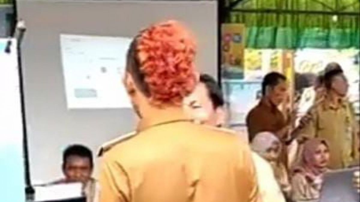 Tampa dari belakang anak punk jadi Kades di Lombok Barat [Youtube]