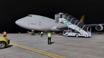 Diangkut dari Australia, 97,8 Ton Logistik WSBK Tiba di Bandara Lombok