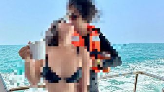 Mirip Titanic! Denise Chariesta Pakai Bikini dan Seksi Dicium JK, Warganet Zoom Belahan Lain