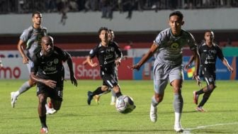 Bek Andalan Persebaya dan Timnas Indonesia Seharga Rp5,6 Miliar Resmi ke Persija Jakarta? Rumor Transfer