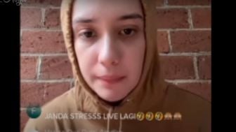 Warganet Komentar Pedas Janda Stres Live Lagi, Putri Anne Kalem: Lu Engga Tahu Perjuangan Single Parent Itu...