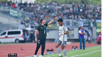 Luis Milla Ogah Pikirkan PSM Makassar yang Selangkah Lagi Juara, Pemain Persib Bandung Diwarning Keras Fokus ke Tim Ini