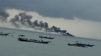 Kapal BBM Pertamina Terbakar di Laut Mataram, Tiga ABK Dilaporkan Tewas