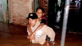 Pulau Sumbawa NTB Terendam Banjir, 17 Rumah Hanyut, Hewan Ternak Mati, Padi Petani Siap Panen Rusak