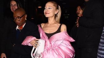 Bukan Operasi Plastik, Ini Alasan Foto Ariana Grande Trending di Twitter