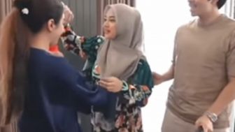 Elus Perut Aurel Hermansyah, Warganet Sebut Ashanty Beri Kode Sang Anak Hamil Lagi