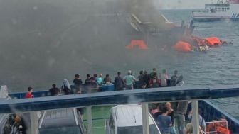 Kapal Ferry Terbakar di Selat Sunda, Diduga Akibat Bus Meledak