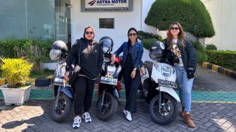 Ladies Bikers Honda Genio Mini Touring Sambil Kampanyekan Cari_Aman