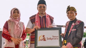Rekor MURI Pecah di LIMOFF, Ribuan Penenun di Lombok Membuat Kain Tenun Secara Bersamaan