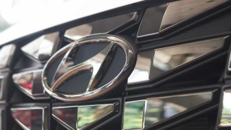 Misteri Terpecahkan, Dua Orang Berjabat Tangan di Logo Hyundai