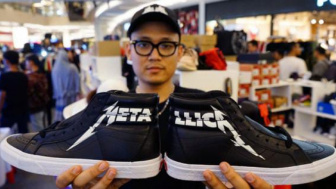 Brand Sepatu Asing yang Sering Digunakan Presiden Jokowi