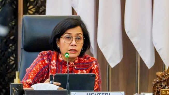 Dirujak Anak Buah Sendiri, Rocky Gerung Sebut Sri Mulyani Harus Mundur