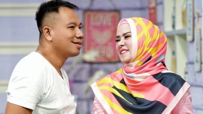 Kisah Cinta Vicky Prasetyo dan Angel Lelga, Heboh sampai Cerai dan Masuk Penjara